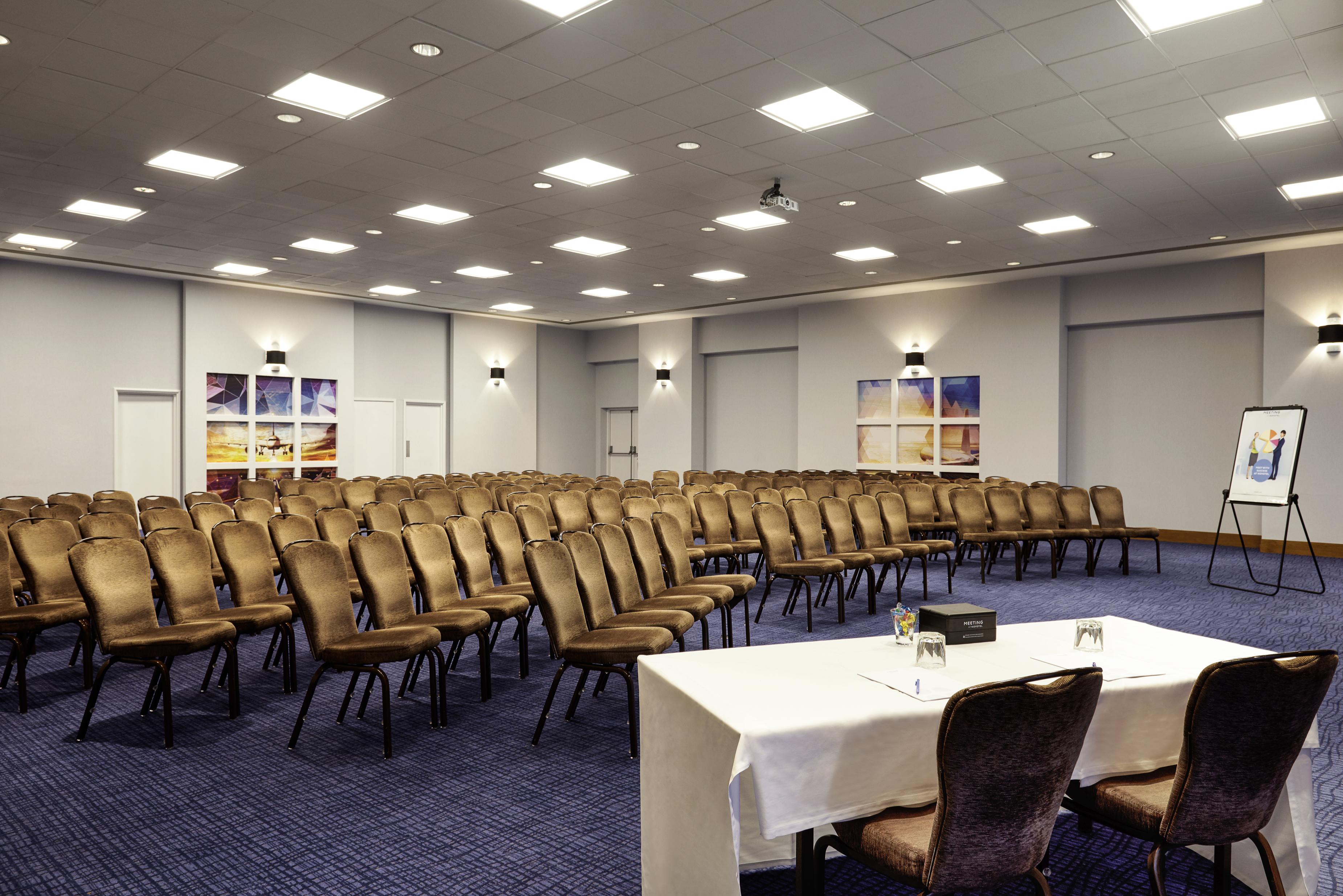 Novotel London Stansted Airport Stansted Mountfitchet Ngoại thất bức ảnh